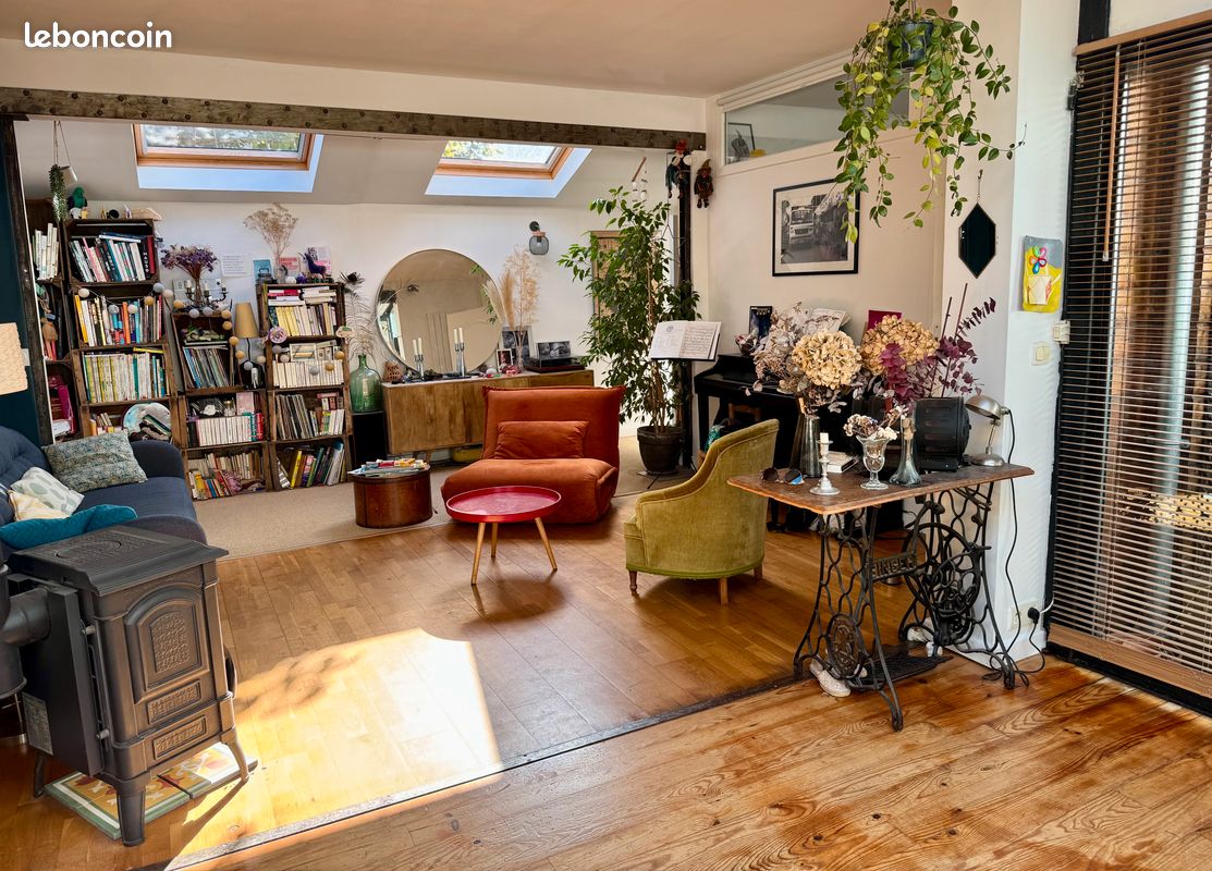 Casa de 2 dormitorios en Romainville, France No. 331296