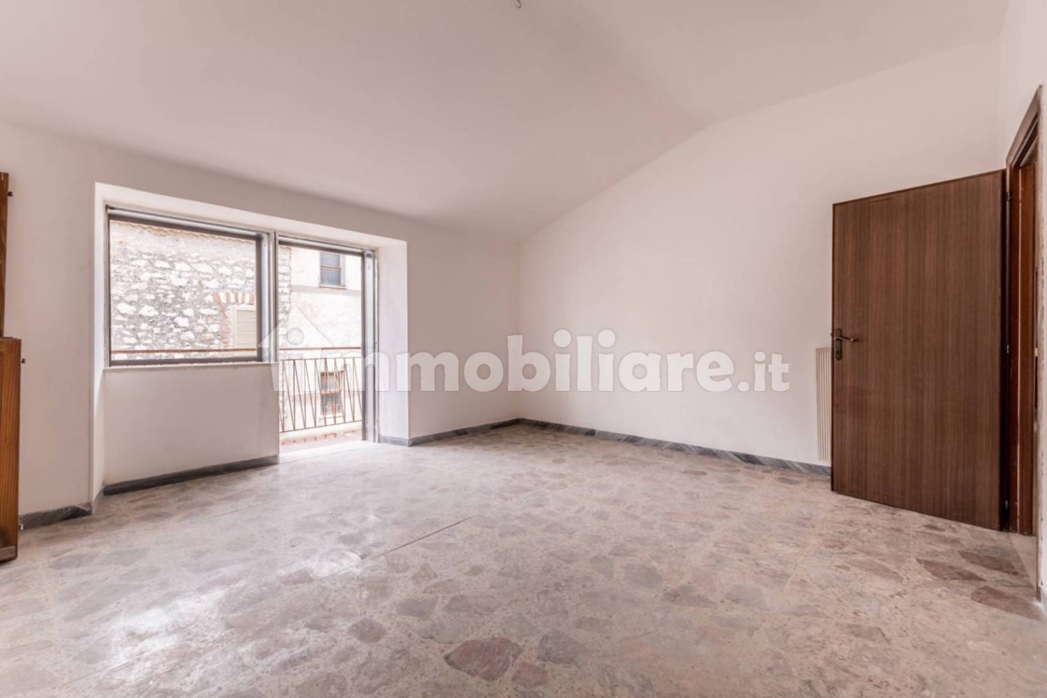 Apartamento T2 em Norma, Italy N.º 261442