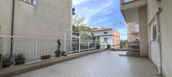 2 bedrooms Apartment in Rimini, Italy No. 333813 3