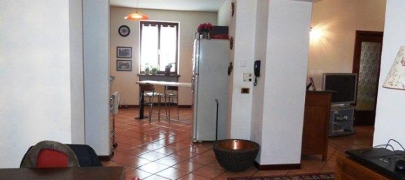 4 rooms Apartment in Piacenza, Italy No. 174114 2