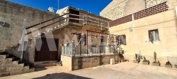 7 rooms House in Modica, Italy No. 45110 2