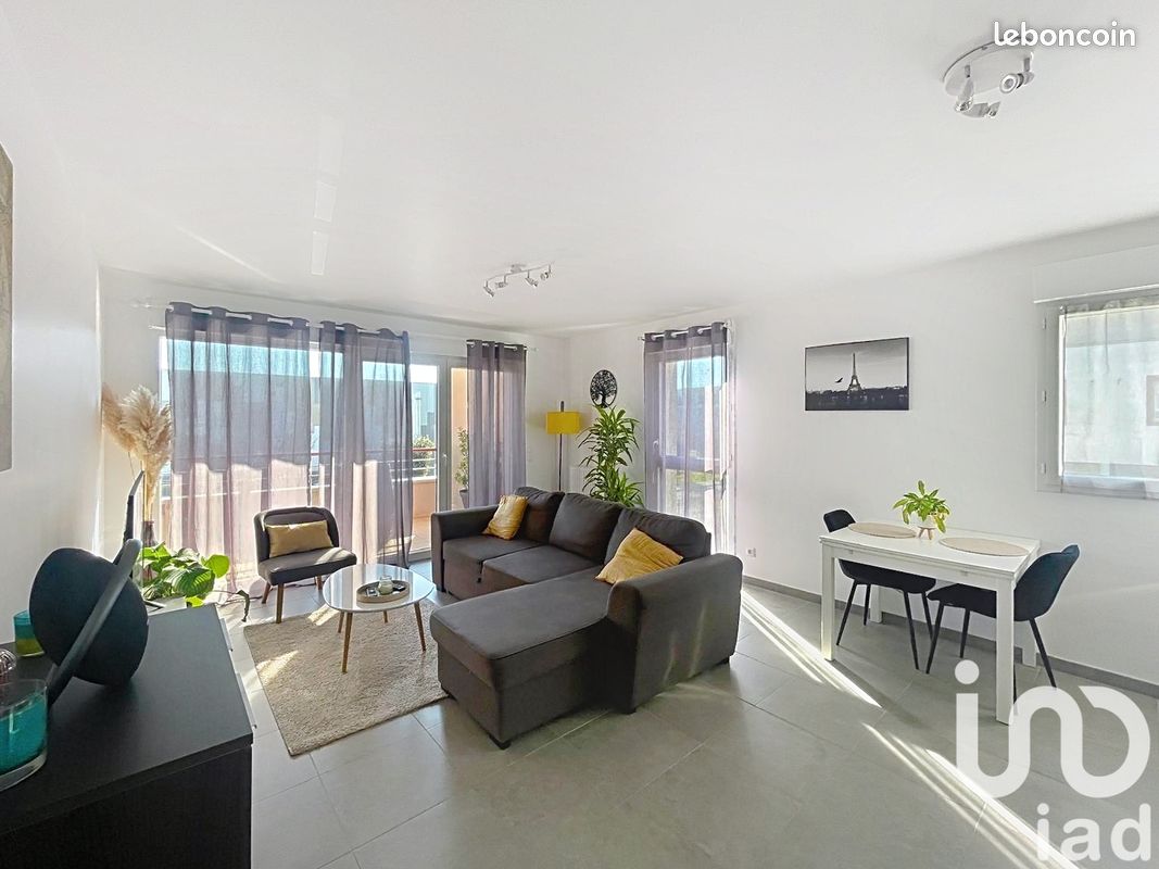 2 bedrooms Apartment in Villenave-d'Ornon, France No. 96307