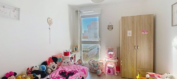 2 bedrooms Apartment in Villenave-d'Ornon, France No. 96307 6