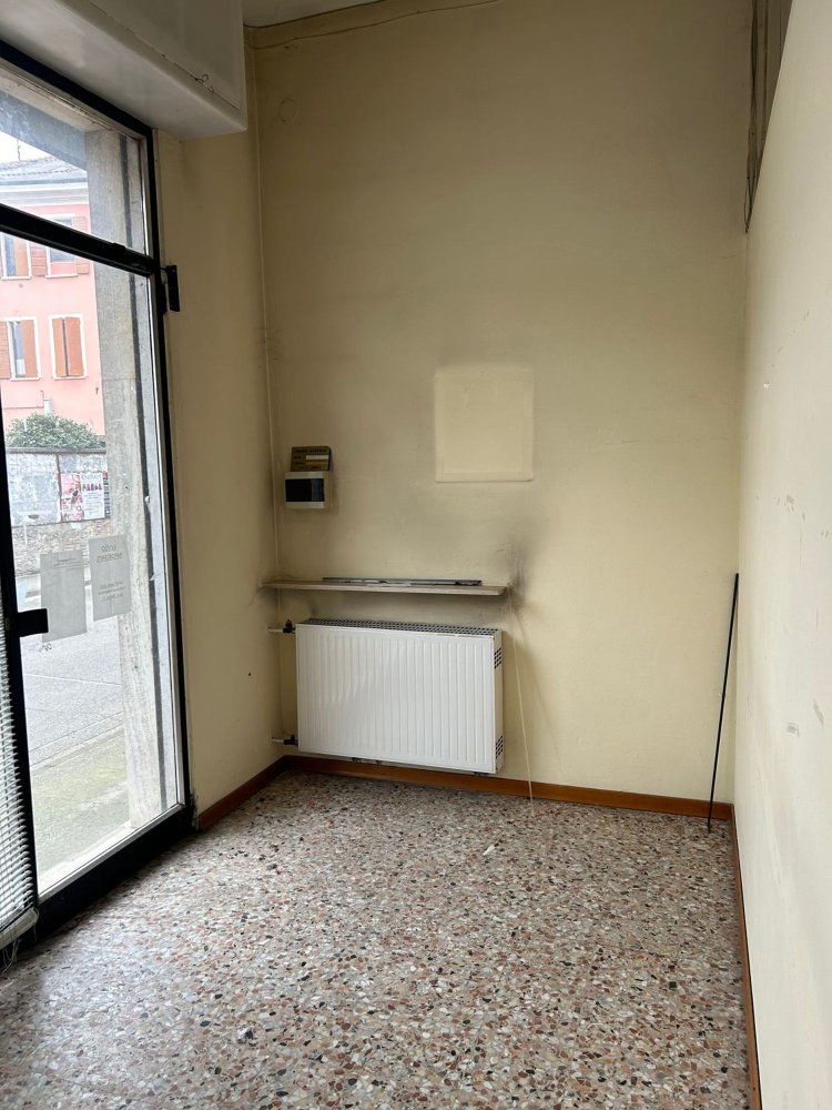 Oficina en Quistello, Italy 90 m² No. 364576