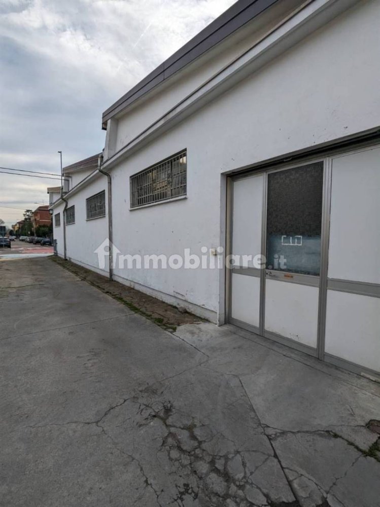 5-salle Propriété commerciale à Modena, Italy No. 222619