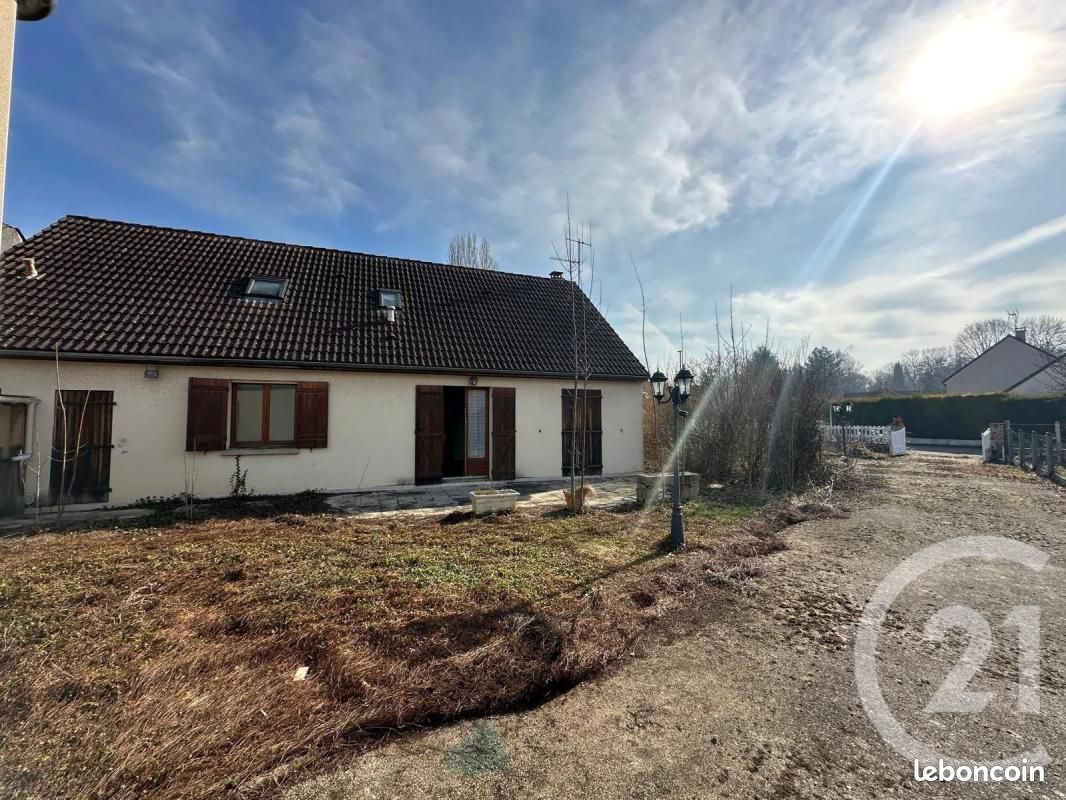 3 bedrooms House in Sens, France No. 198986