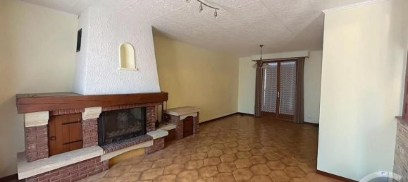 3 bedrooms House in Sens, France No. 198986 3