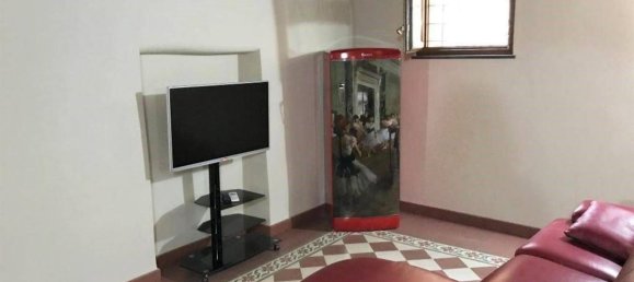 3 rooms Apartment in Lucca, Italy No. 298974 3