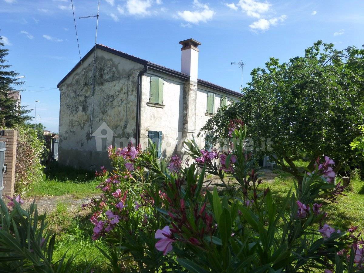 4 bedrooms Villa in Papozze, Italy No. 256116