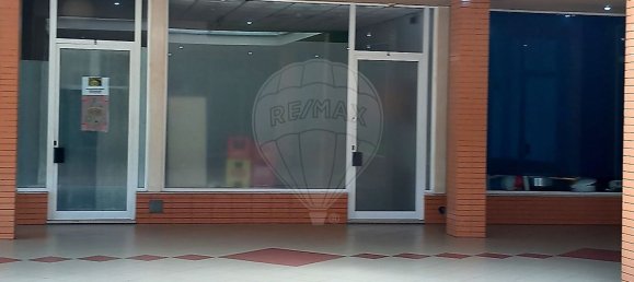 45m² Commercial property in Porto, Portugal No. 68423 11