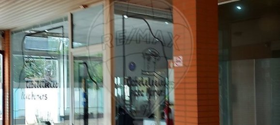 45m² Commercial property in Porto, Portugal No. 68423 3