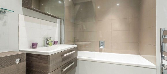 2 bedrooms Apartment in London, United Kingdom No. 7717 4