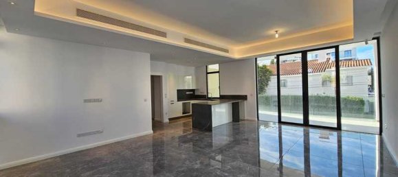 Квартира с 2 спальнями в Лимассол, Кипр № 18284 3