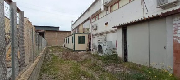 900m² Commercial property in Castiglione del Lago, Italy No. 46151 2