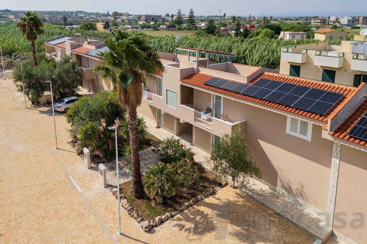 Apartamento de 2 habitaciónes en Pachino, Italy No. 37546