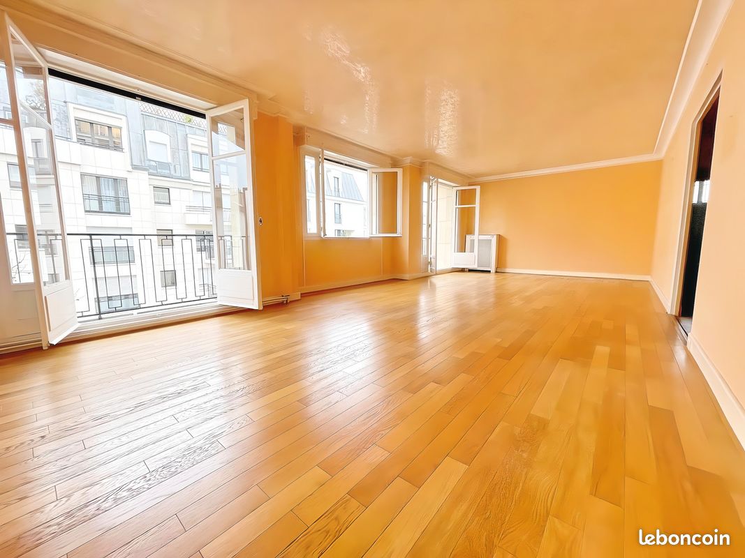 3 bedrooms Apartment in Charenton-le-Pont, France No. 170071