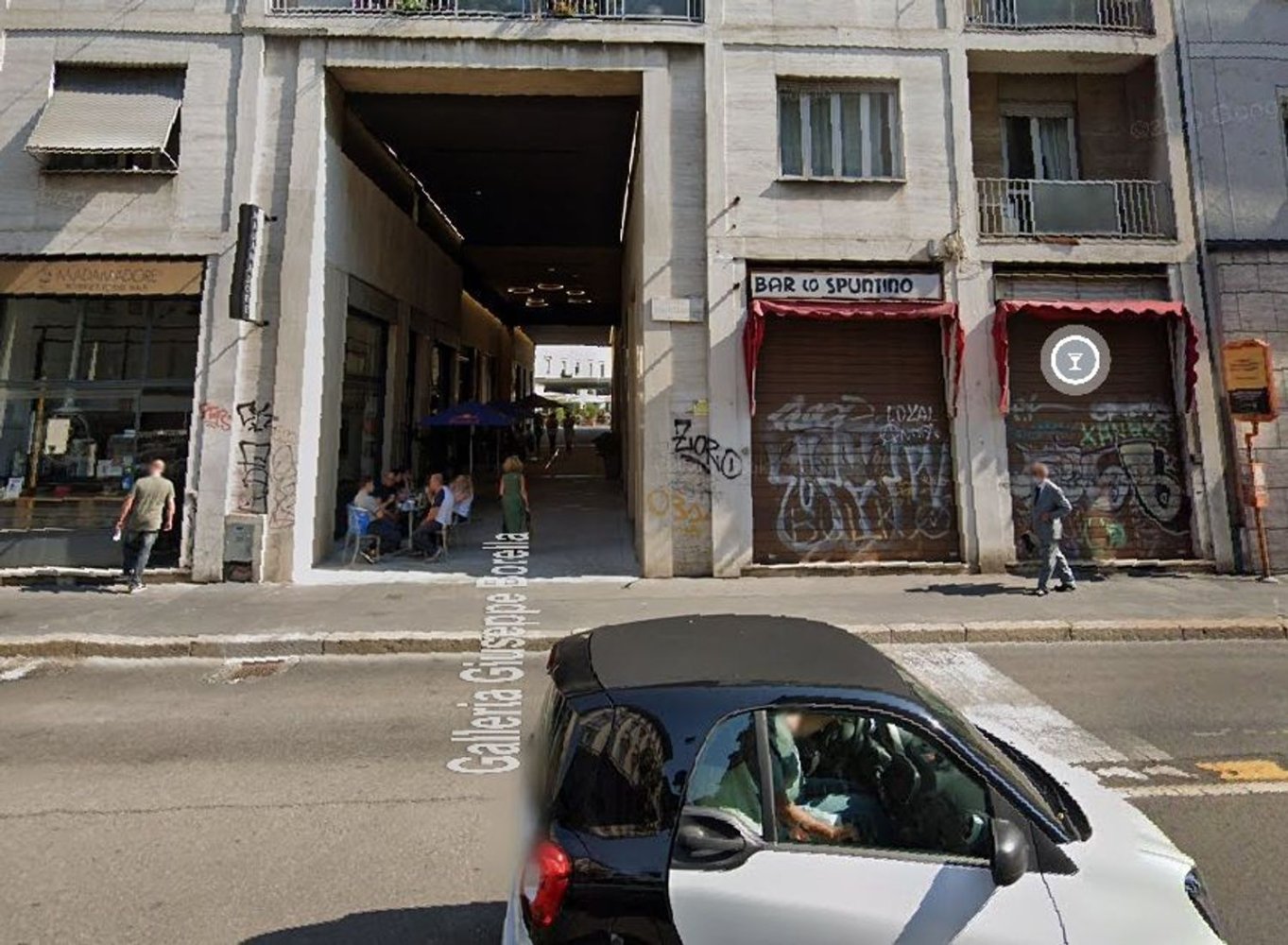 3 bedrooms Apartment in Milan, Italy No. 245943