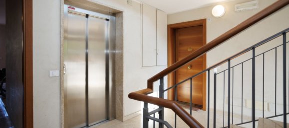 Apartamento de 4 dormitorios en Cesena, Italy No. 347737 2