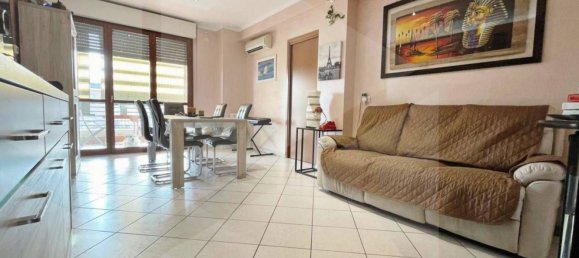 3 rooms Apartment in Rome, Italy No. 28787 2