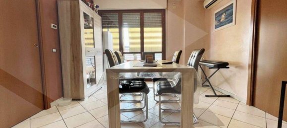 3 rooms Apartment in Rome, Italy No. 28787 10