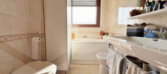 3 rooms Apartment in Rome, Italy No. 28787 23