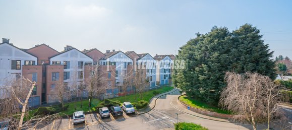 Квартира с 4 комнатами в Пескьера Борромео, Италия № 148967 3