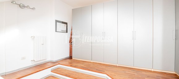 Квартира с 4 комнатами в Пескьера Борромео, Италия № 148967 5