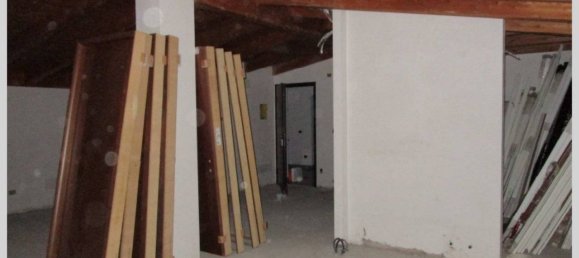 1 room Garage in Besana in Brianza, Italy No. 379136 3