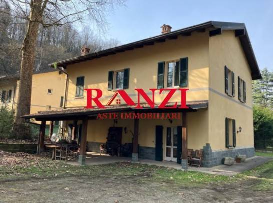 4 bedrooms Villa in Carate Brianza, Italy No. 193811