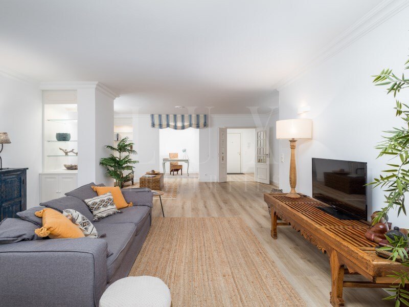 Apartamento de 2 dormitorios en Cascais, Portugal No. 102024