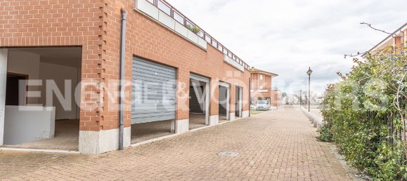 2 rooms Commercial property in Rome, Italy No. 68611 4