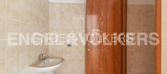 2 rooms Commercial property in Rome, Italy No. 68611 11