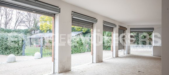 2 rooms Commercial property in Rome, Italy No. 68611 7