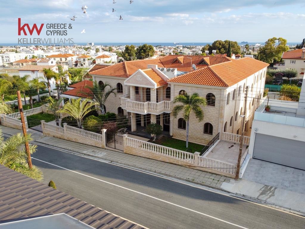 6 chambres Villa à Oroklini, Cyprus No. 26736