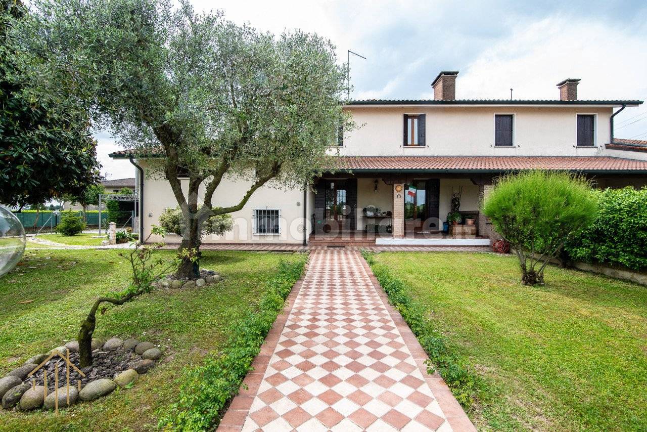4 chambres Villa à Noventa Padovana, Italy No. 341652