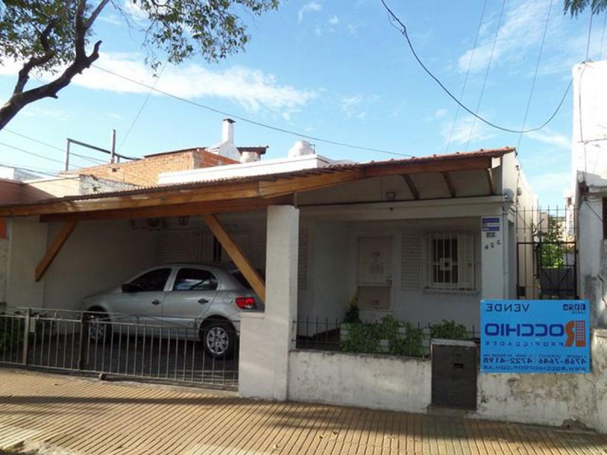 Casa de 3 dormitorios en General San Martín, Argentina No. 20839