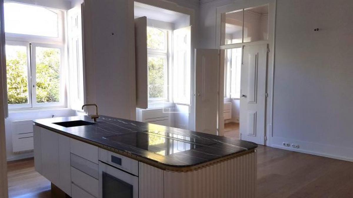 4 bedrooms Apartment in Lisbon, Portugal No. 3068