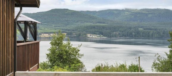 4 bedrooms House in British Columbia, Canada No. 1315 3