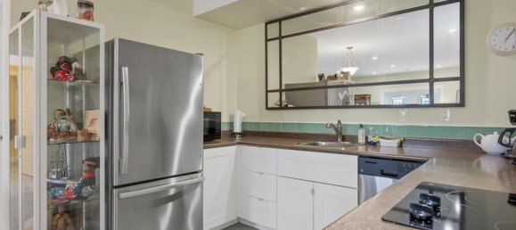 4 bedrooms House in British Columbia, Canada No. 1315 6