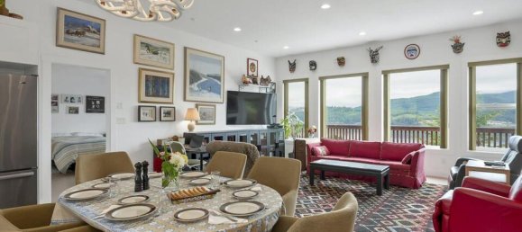 4 bedrooms House in British Columbia, Canada No. 1315 5