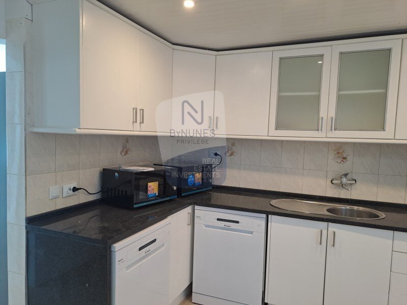 9 bedrooms Villa in Lisbon, Portugal No. 132775