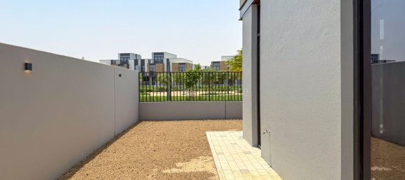 Вилла с 4 спальнями в Мудон, ОАЭ № 113381 2