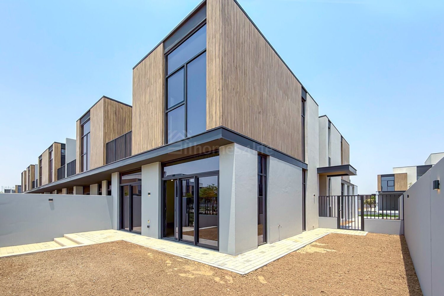 Вилла с 4 спальнями в Мудон, ОАЭ № 113381