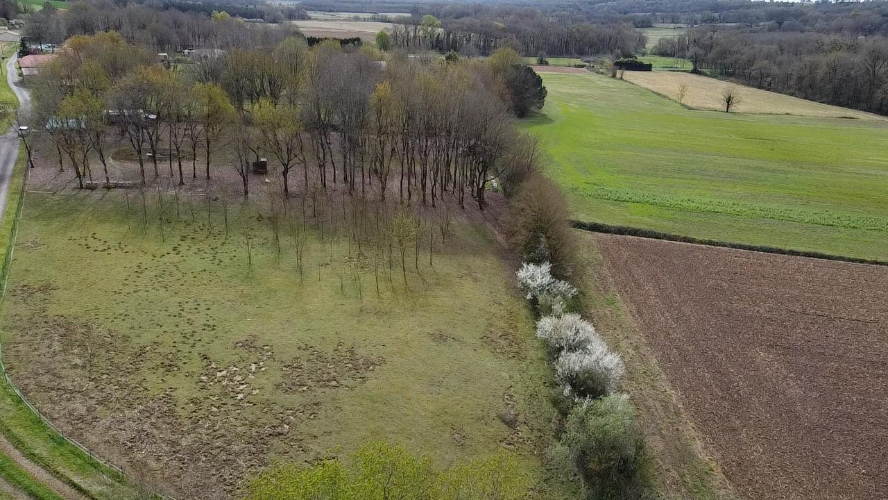  Land in Coudures, France No. 107577