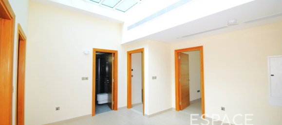 4 bedrooms Villa for sale in Jumeirah Park, Dubai, UAE № 108419 3