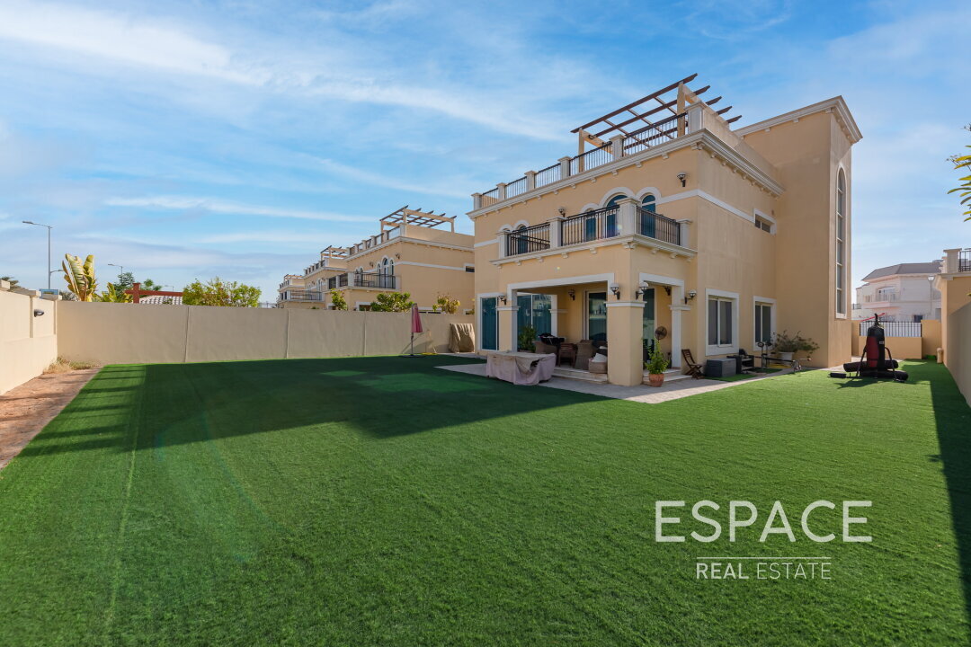 4 bedrooms Villa for sale in Jumeirah Park, Dubai, UAE № 108419