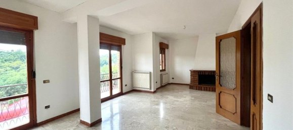 5-salle Appartement à Frosinone, Italy No. 51609 2