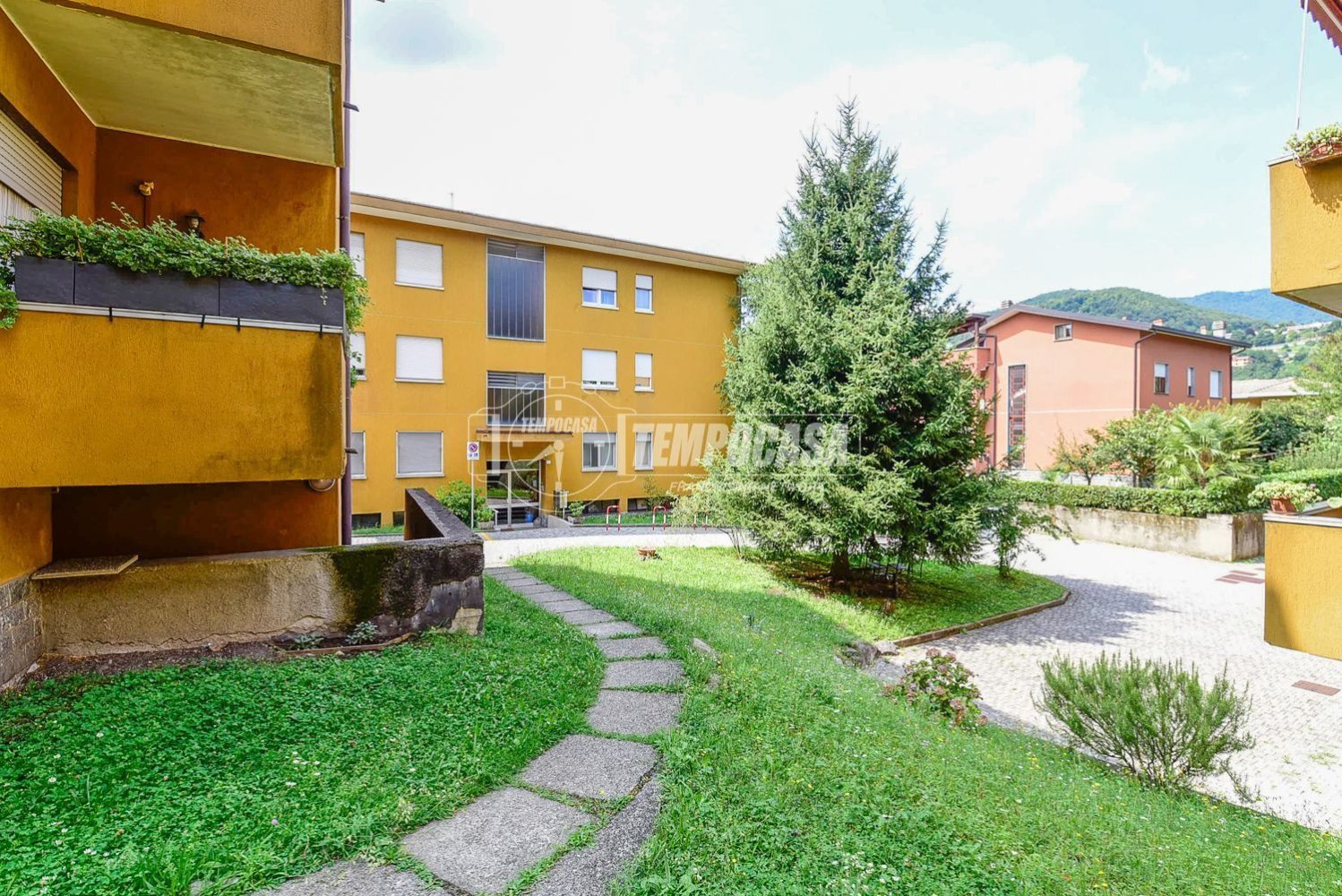 3غرفة شقة في Lipomo, Italy رقم 293051