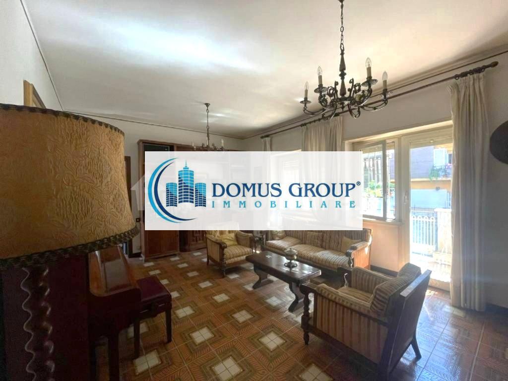 5 rooms Apartment in Rome, Italy No. 15127