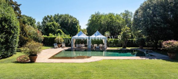 7 bedrooms Villa in Lucca, Italy No. 306137 3